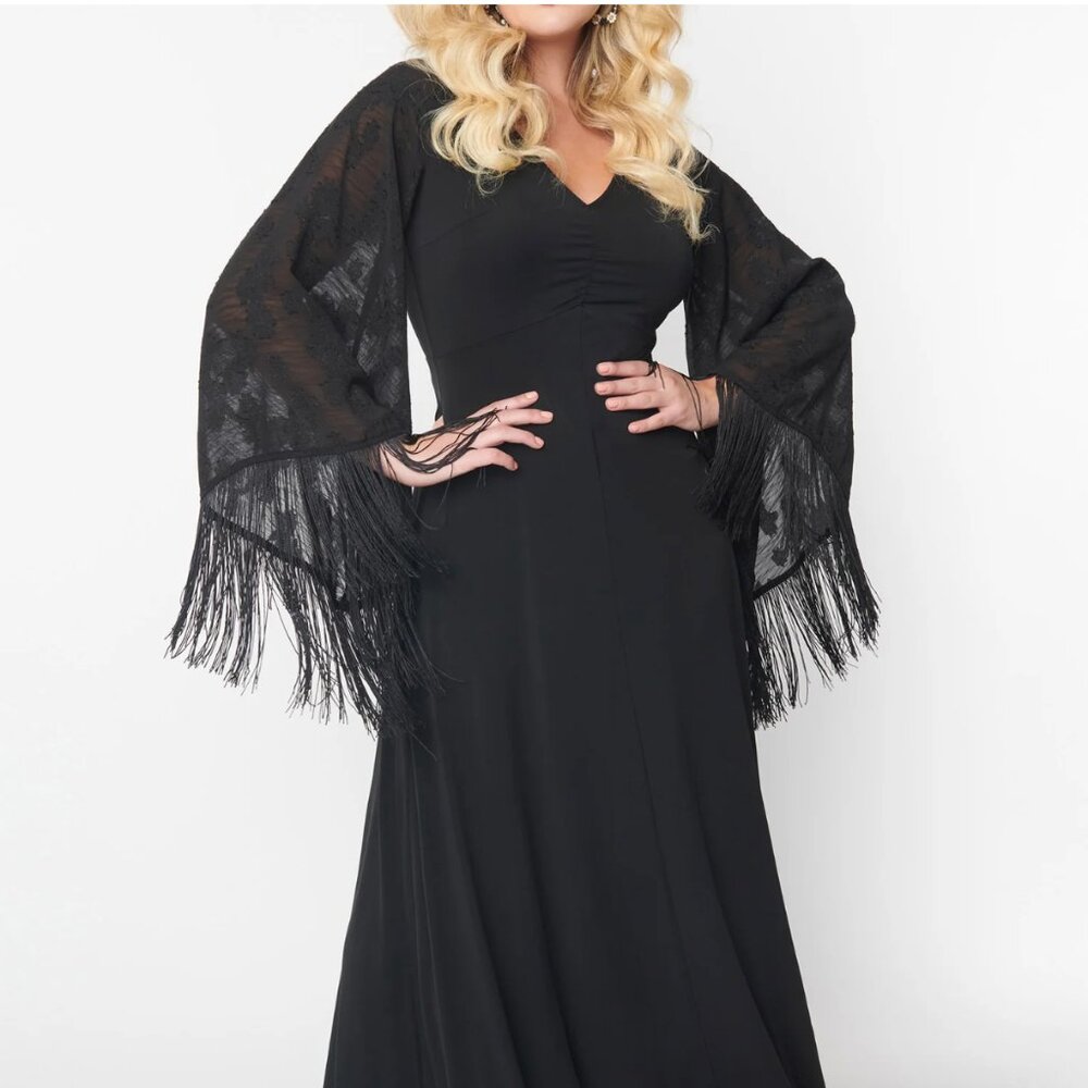 Smak Parlor Plus Size 1970s Black Floral Fringe Sleeve Stevie Maxi Dress in 1X